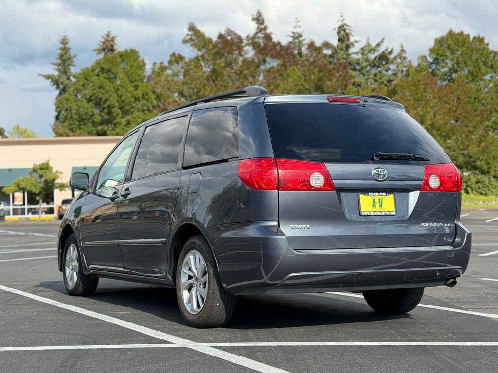 Photo 3 of this TOYOTA SIENNA