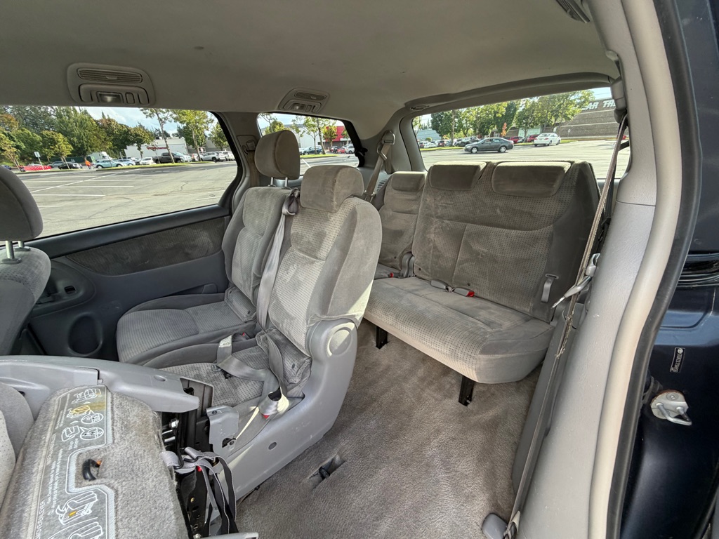 Photo 15 of this TOYOTA SIENNA