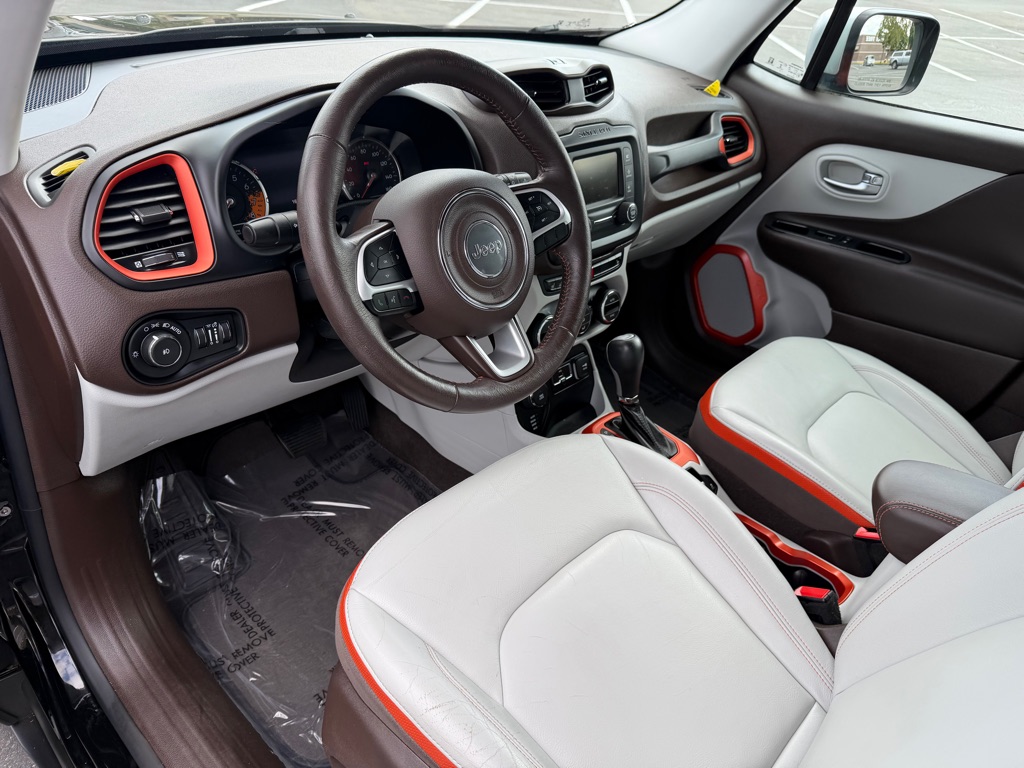 Photo 10 of this JEEP RENEGADE