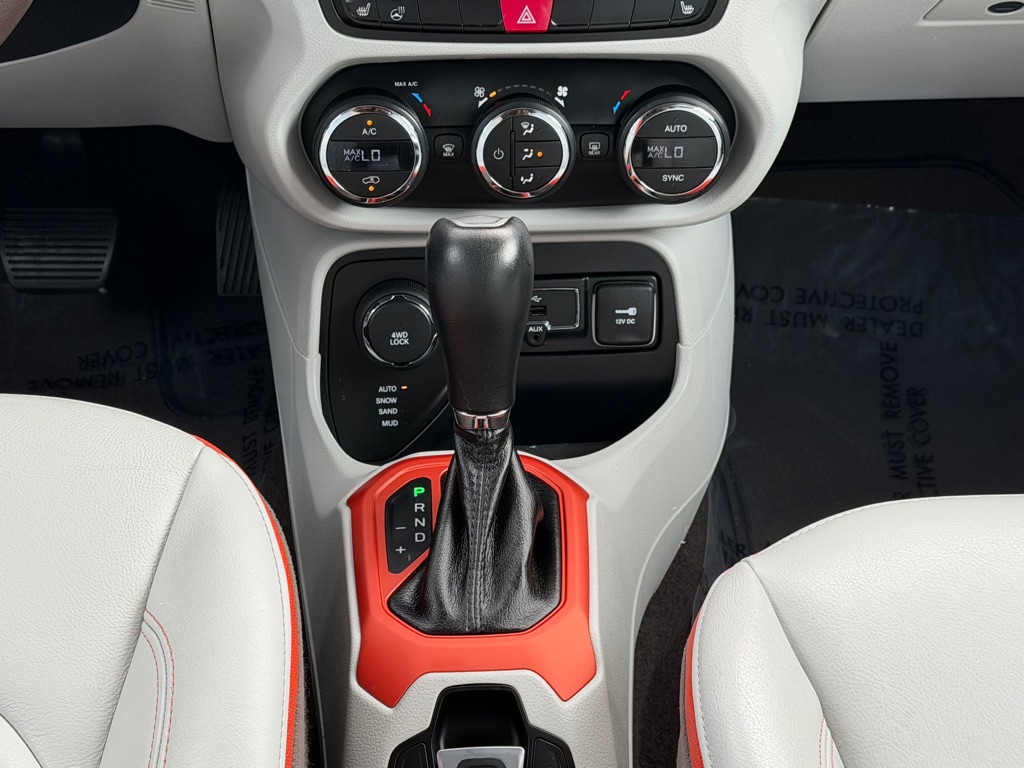 Photo 14 of this JEEP RENEGADE