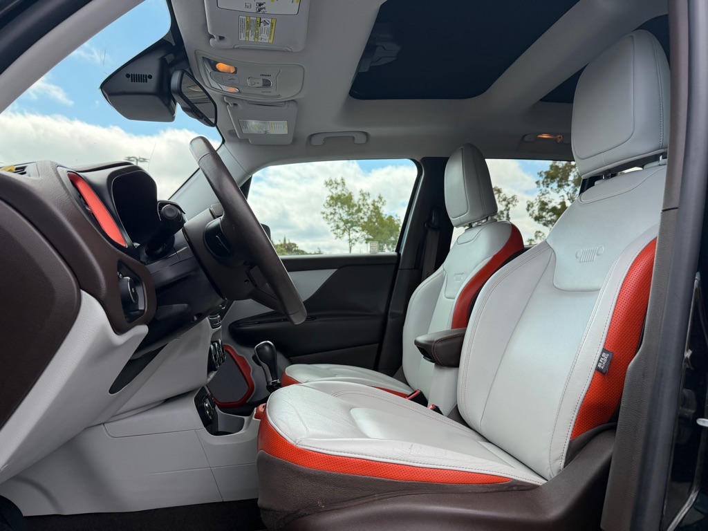 Photo 9 of this JEEP RENEGADE