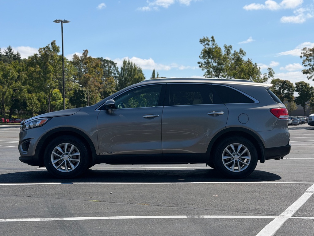 Photo 2 of this KIA SORENTO