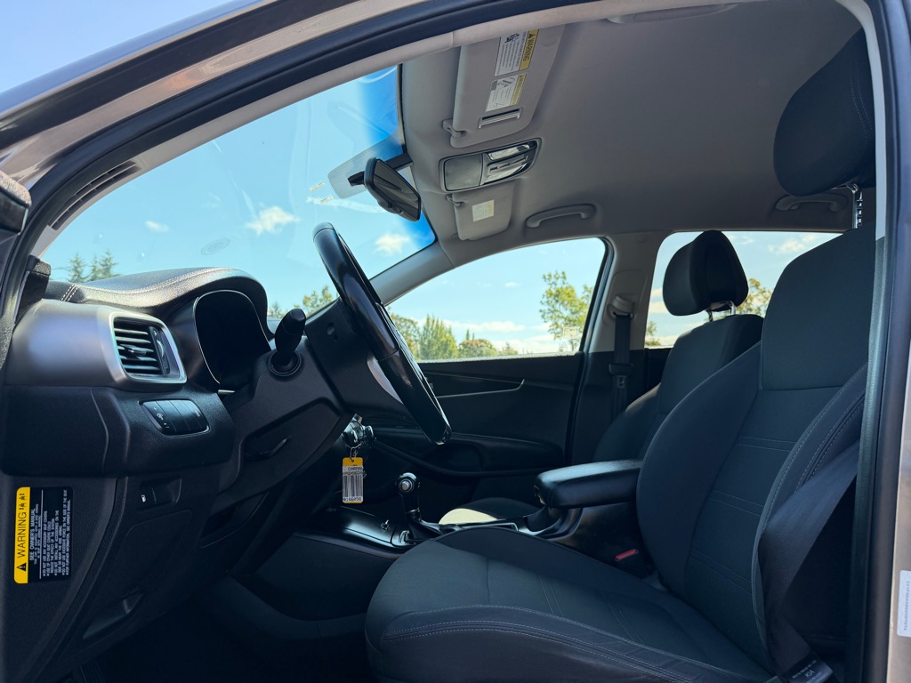 Photo 9 of this KIA SORENTO