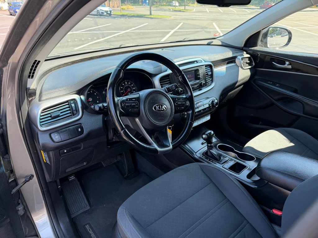 Photo 10 of this KIA SORENTO