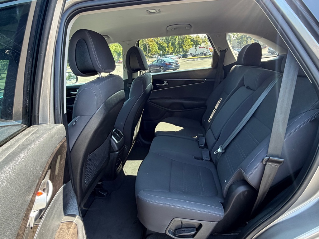 Photo 16 of this KIA SORENTO