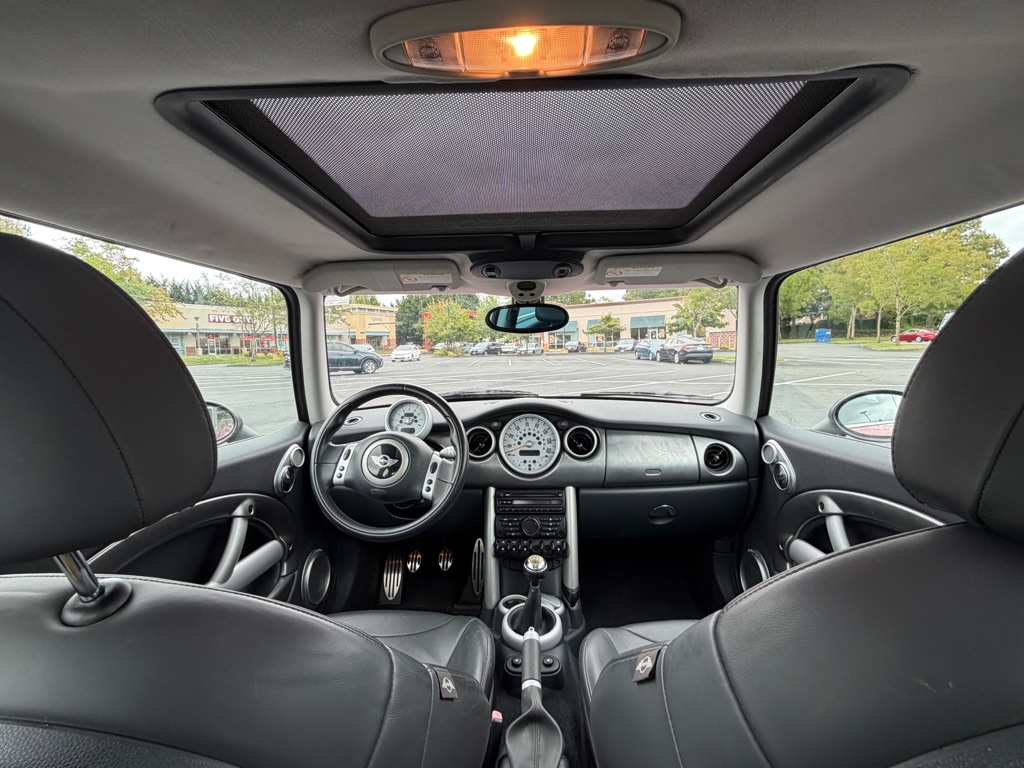 Photo 11 of this MINI COOPER