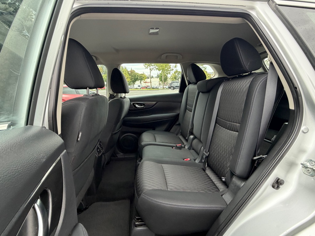 Photo 15 of this NISSAN ROGUE