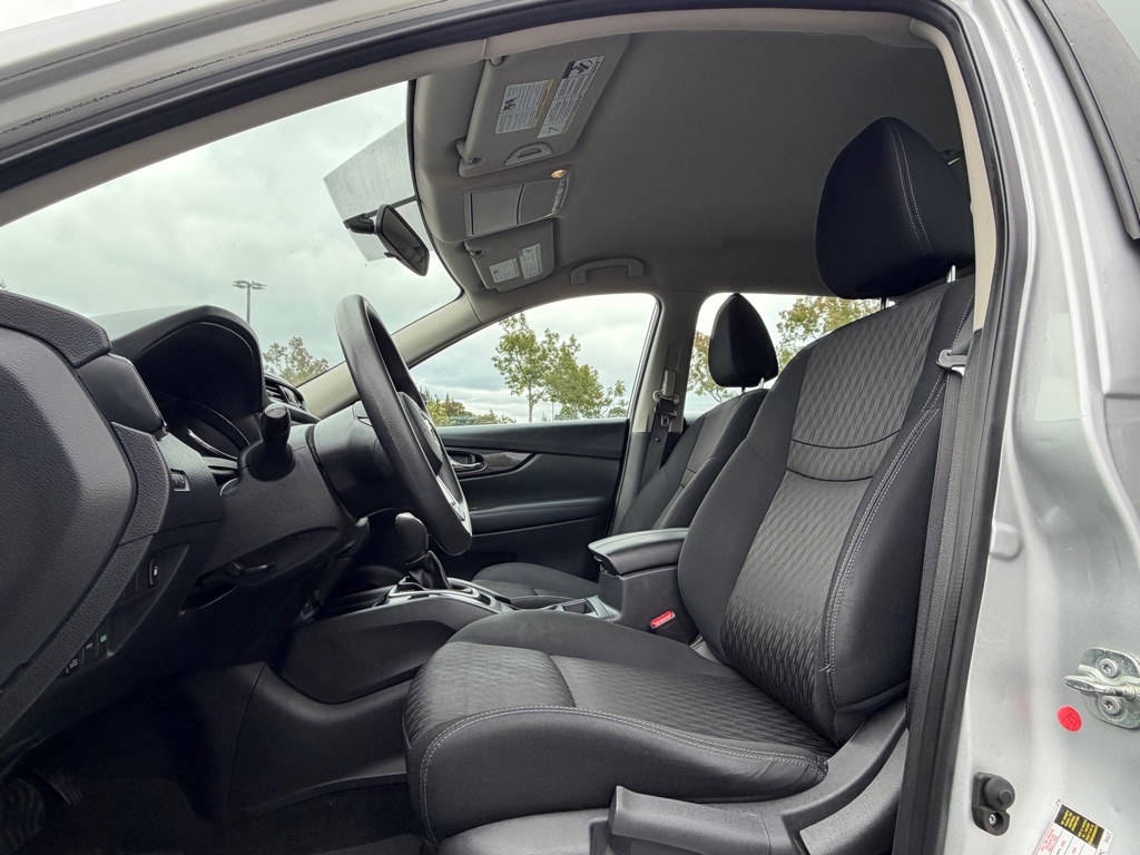 Photo 9 of this NISSAN ROGUE