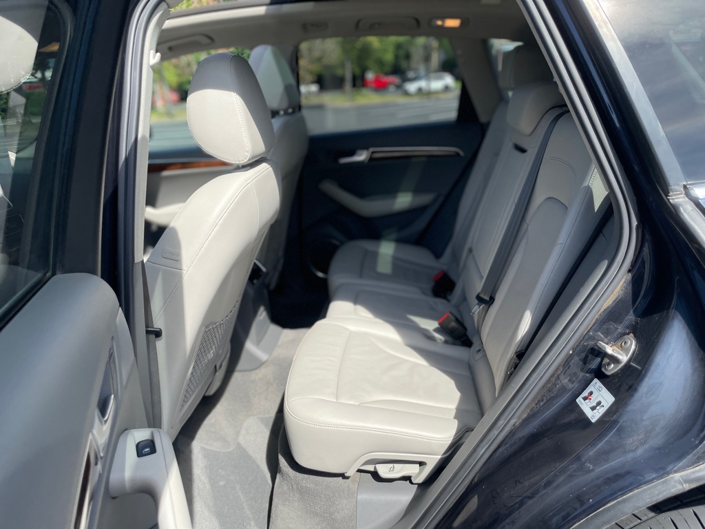 Photo 12 of this AUDI Q5