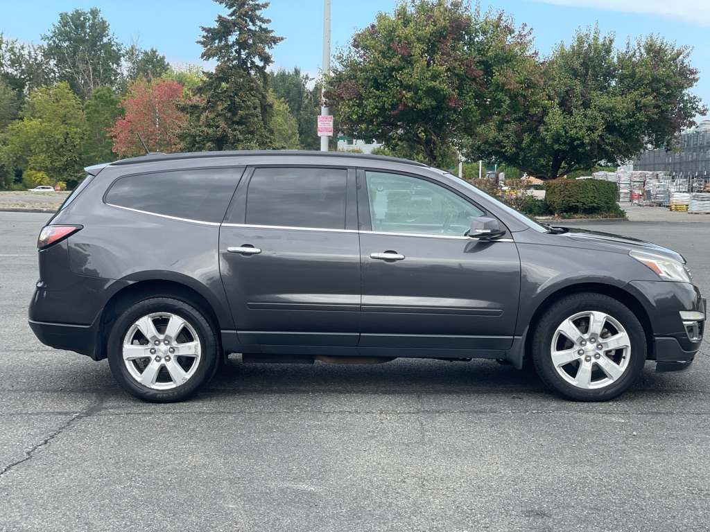 Photo 2 of this CHEVROLET TRAVERSE