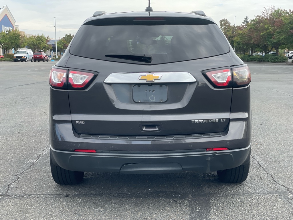 Photo 4 of this CHEVROLET TRAVERSE
