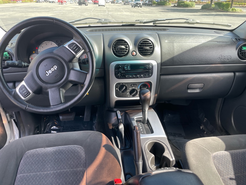 Photo 9 of this JEEP LIBERTY