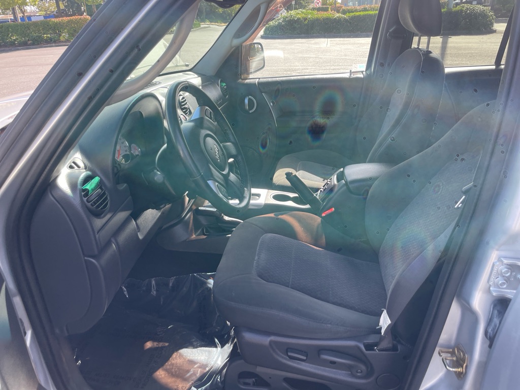 Photo 11 of this JEEP LIBERTY