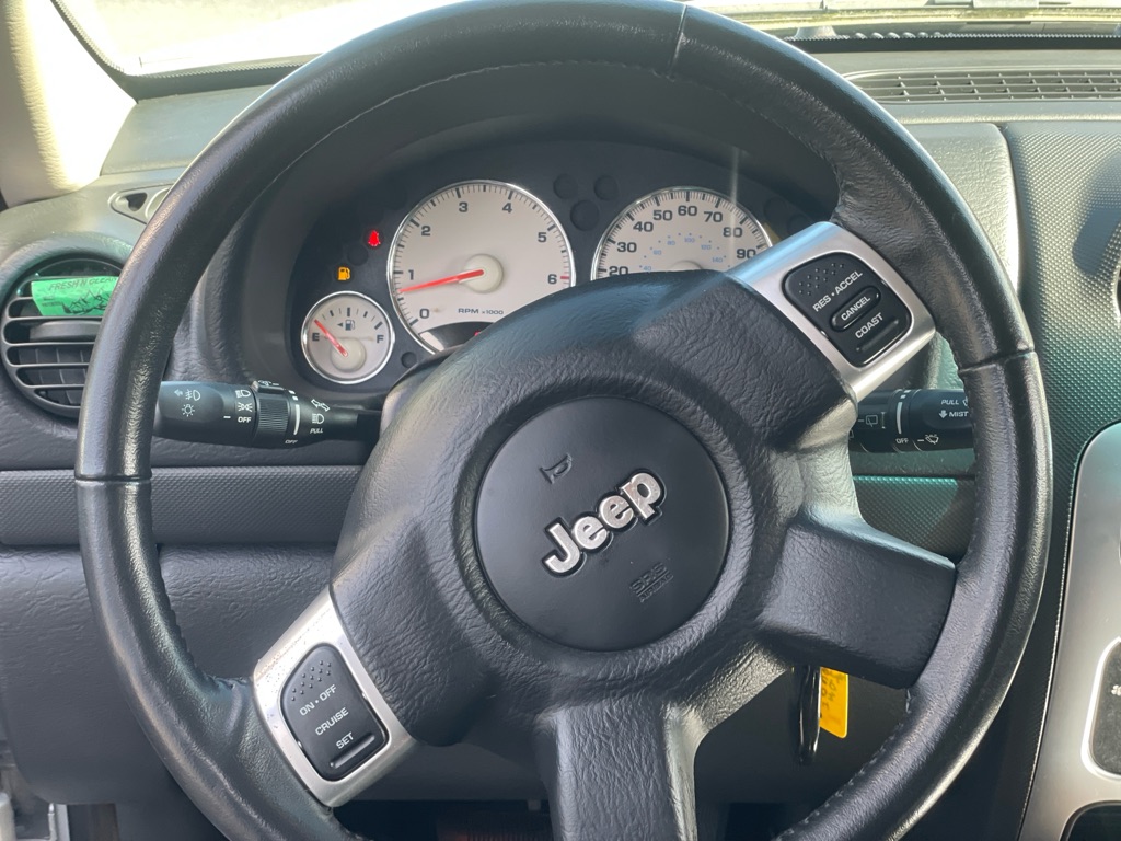 Photo 10 of this JEEP LIBERTY