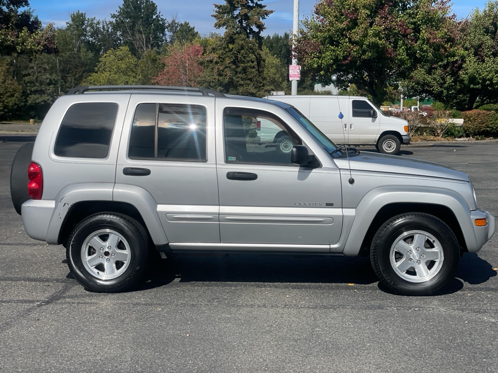 Photo 2 of this JEEP LIBERTY