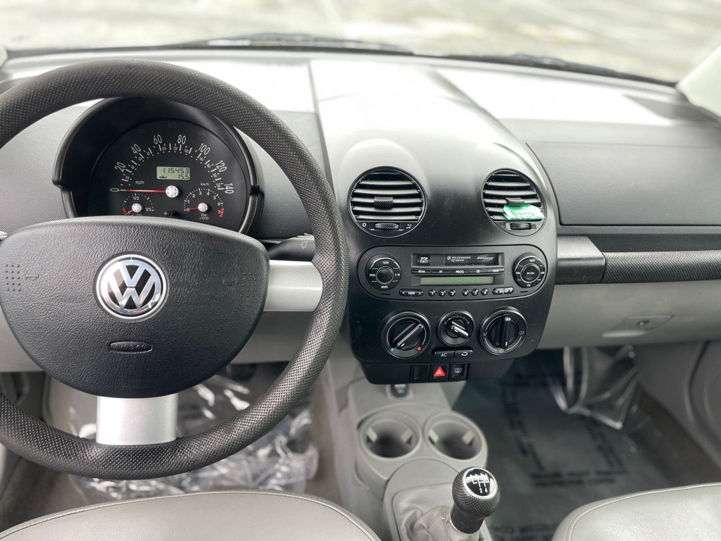 Photo 9 of this VOLKSWAGEN NEW BEETLE