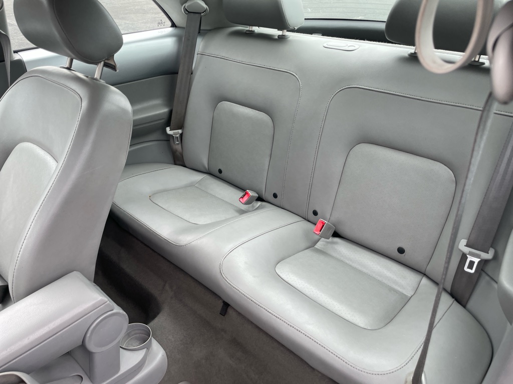 Photo 12 of this VOLKSWAGEN NEW BEETLE