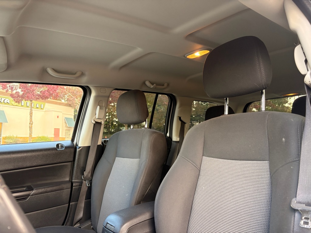 Photo 10 of this JEEP PATRIOT
