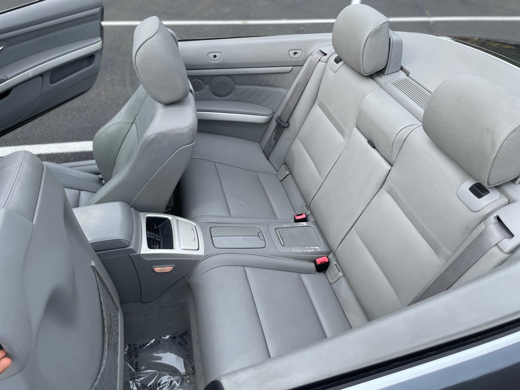 Photo 19 of this BMW 335