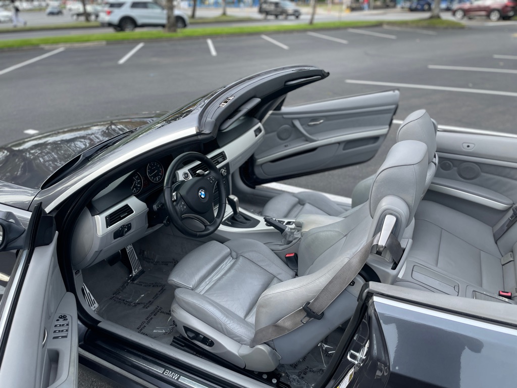 Photo 12 of this BMW 335