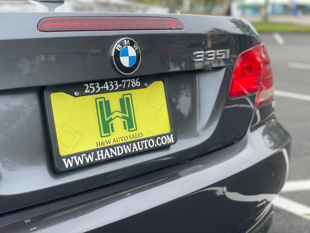 Photo 23 of this BMW 335