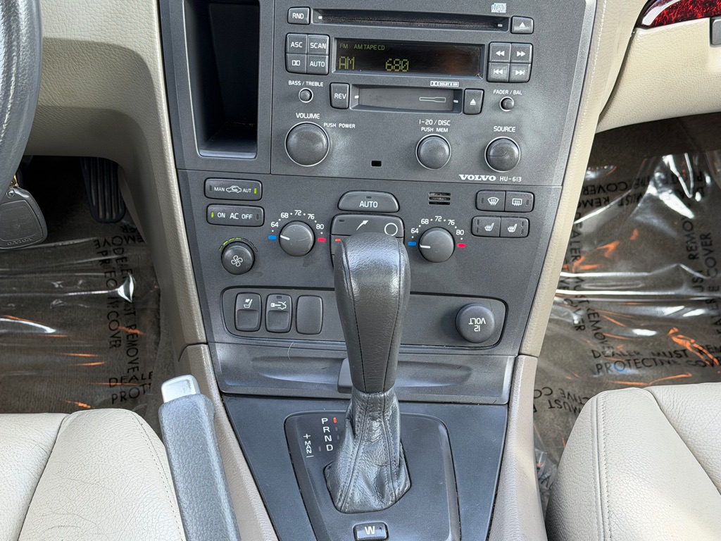 Photo 14 of this VOLVO S60