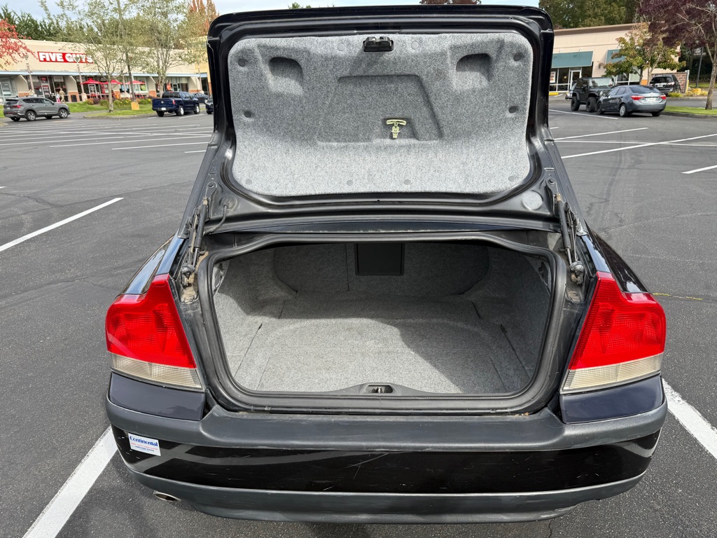 Photo 16 of this VOLVO S60