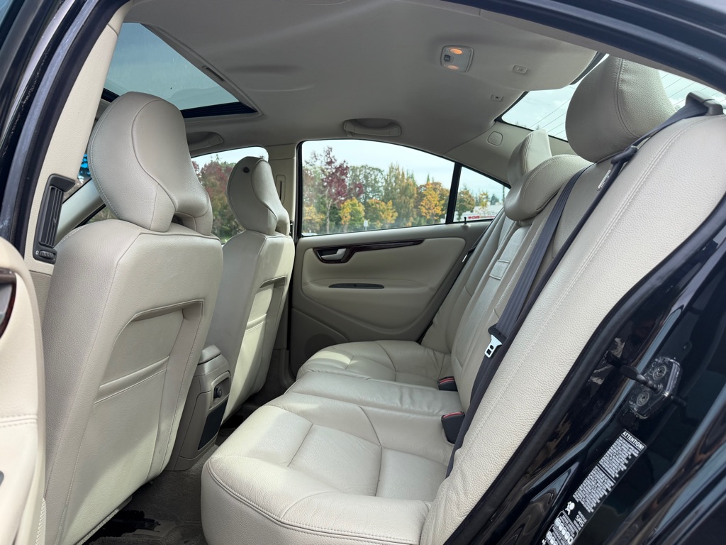 Photo 15 of this VOLVO S60