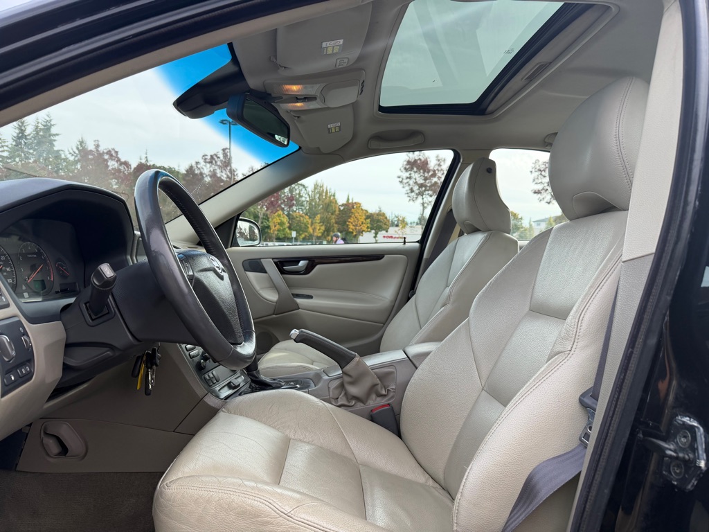 Photo 9 of this VOLVO S60
