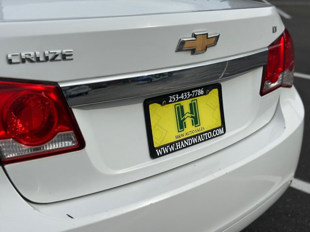 Photo 15 of this CHEVROLET CRUZE