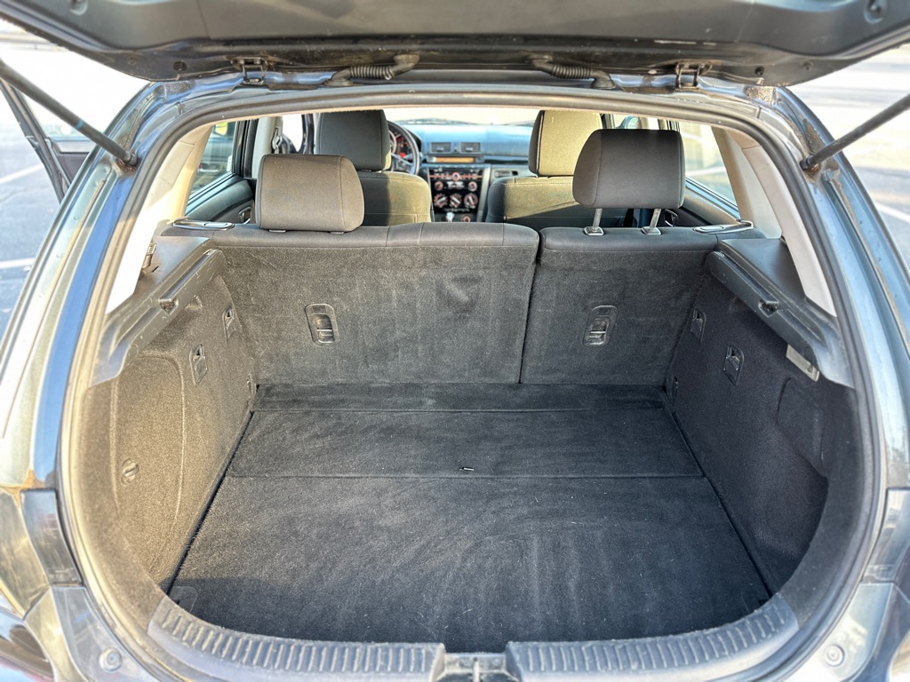 Photo 15 of this MAZDA 3