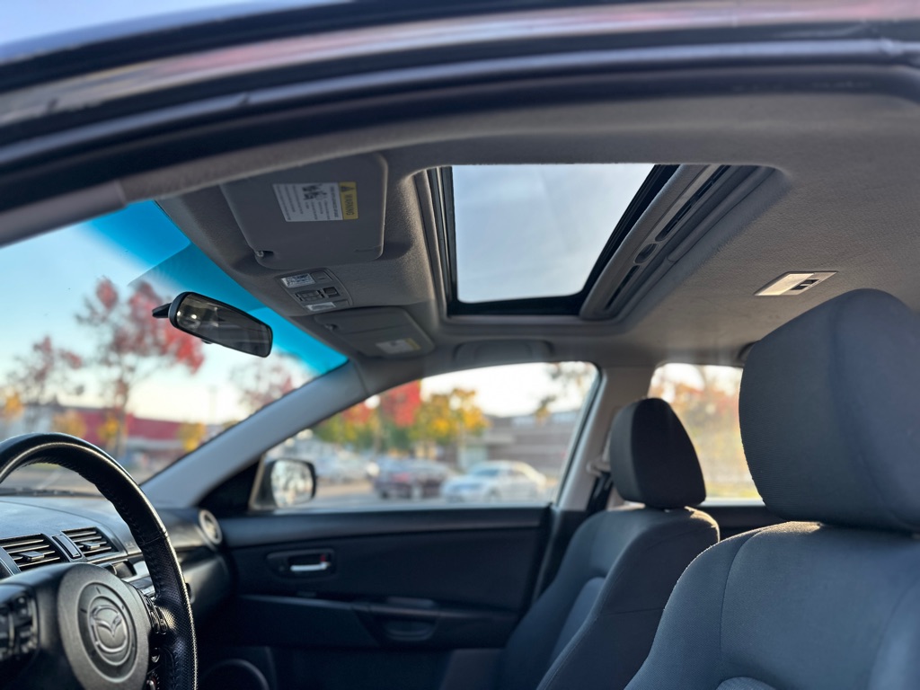 Photo 13 of this MAZDA 3