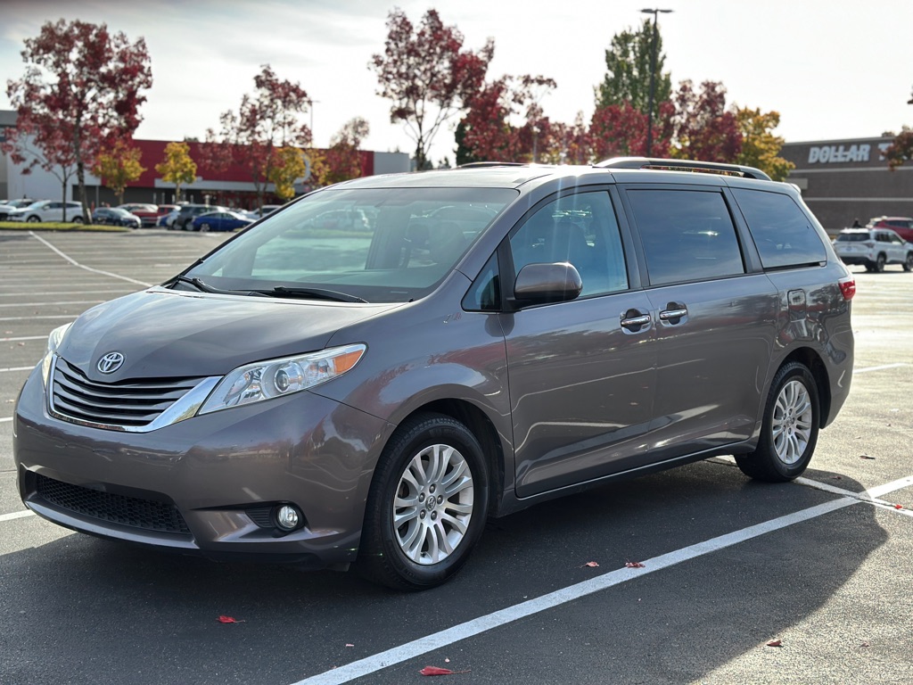 2016 TOYOTA SIENNA