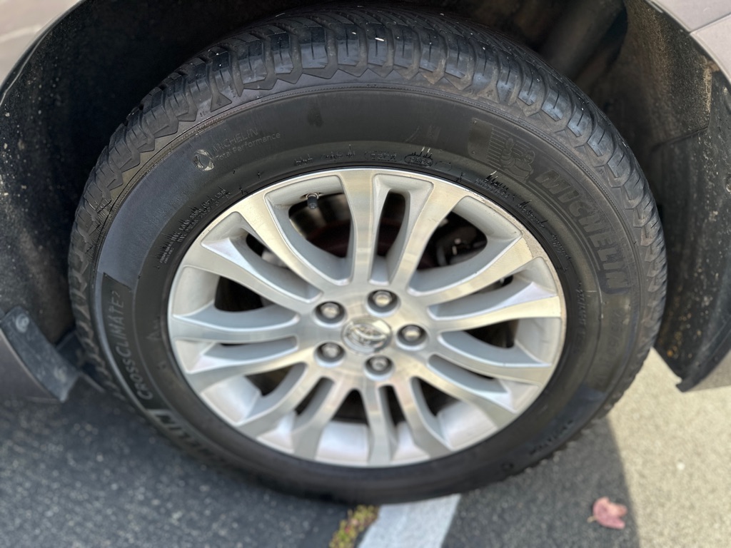 Photo 18 of this TOYOTA SIENNA