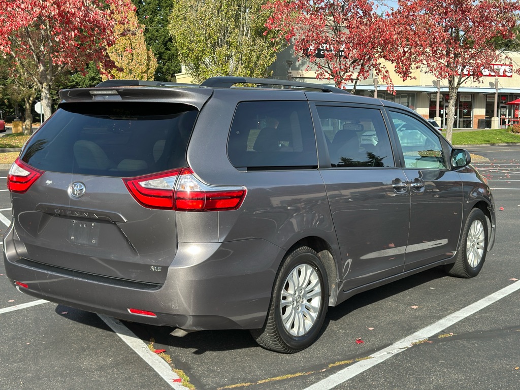 Photo 5 of this TOYOTA SIENNA