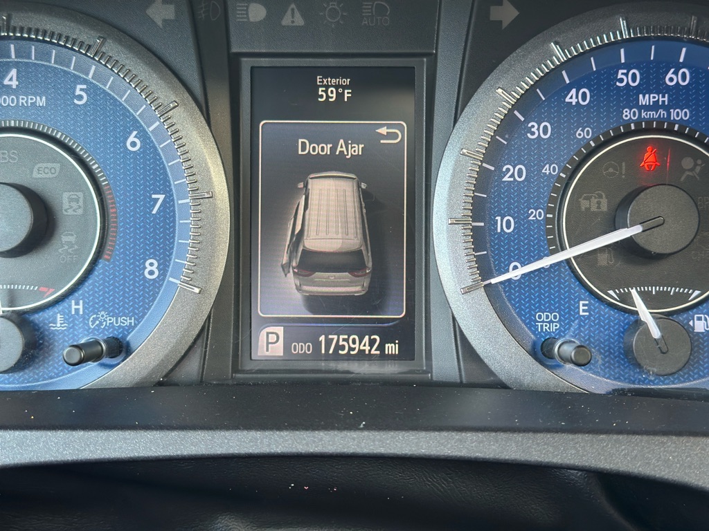 Photo 12 of this TOYOTA SIENNA