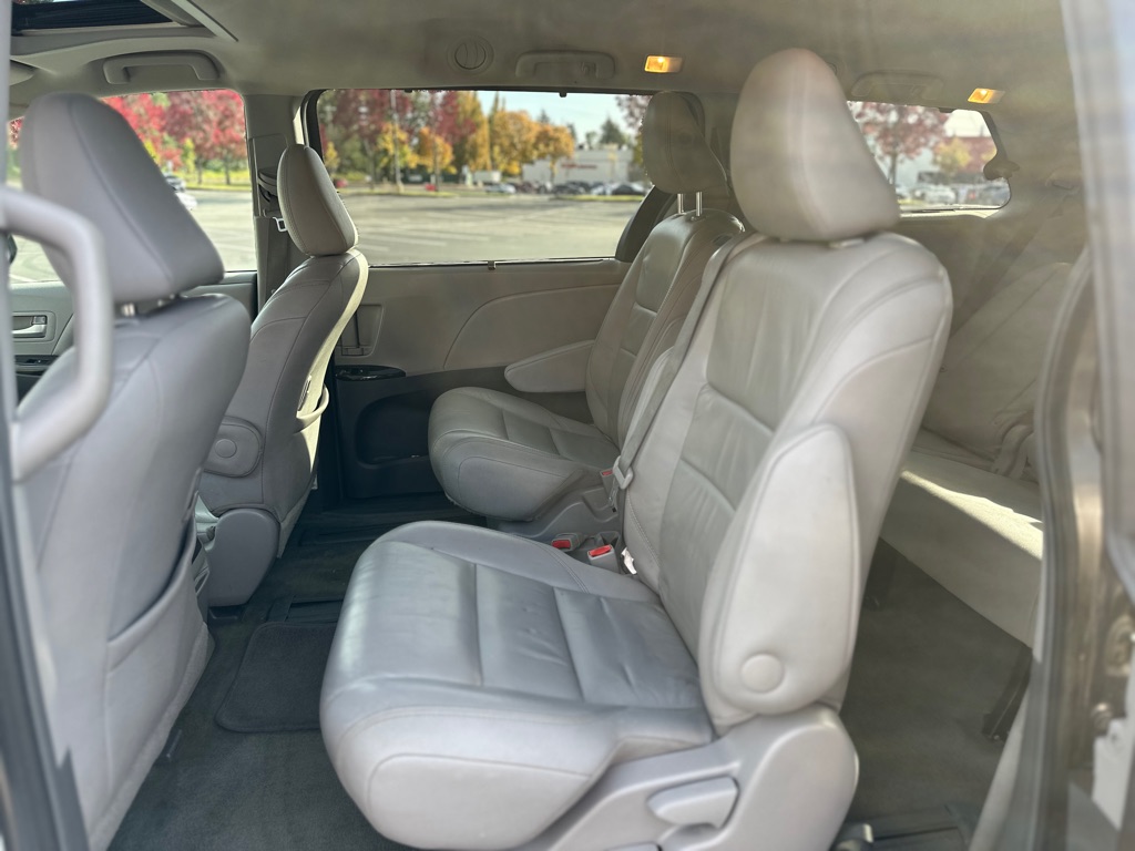 Photo 15 of this TOYOTA SIENNA