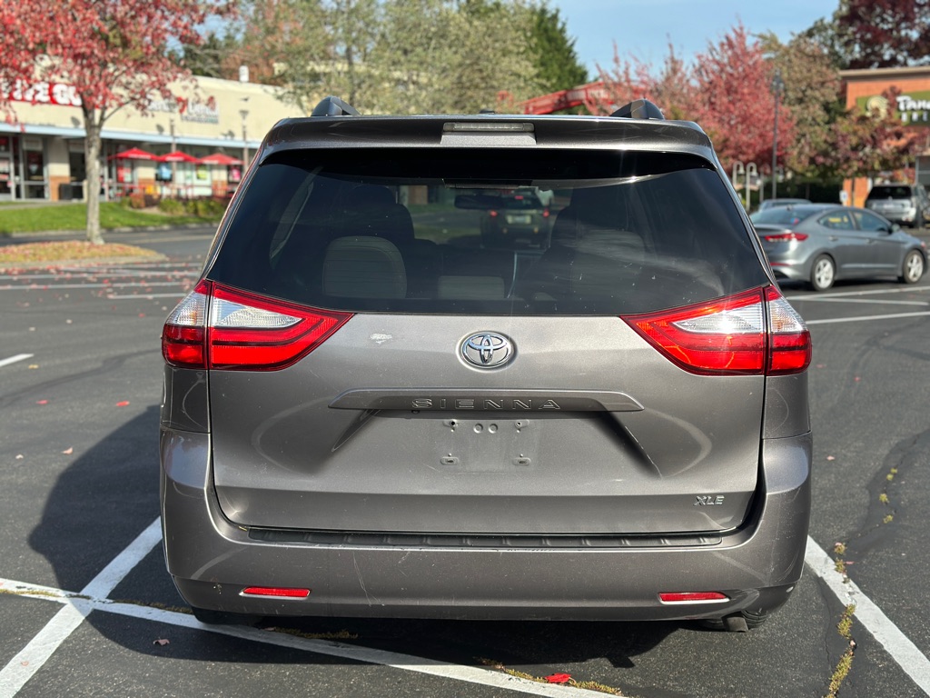 Photo 4 of this TOYOTA SIENNA