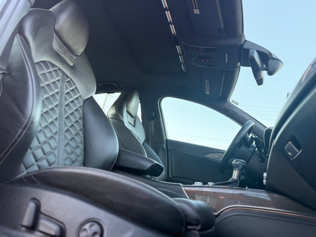 Photo 12 of this AUDI S6