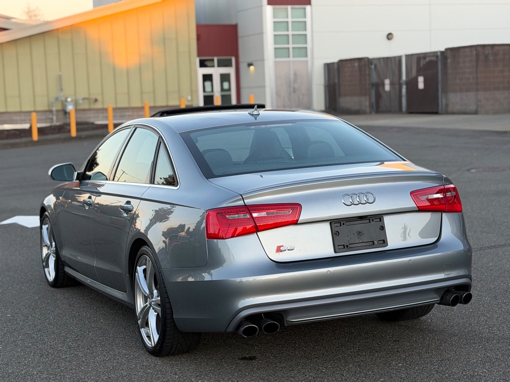 Photo 5 of this AUDI S6