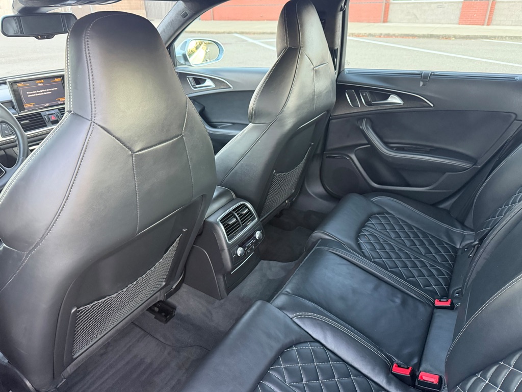 Photo 16 of this AUDI S6
