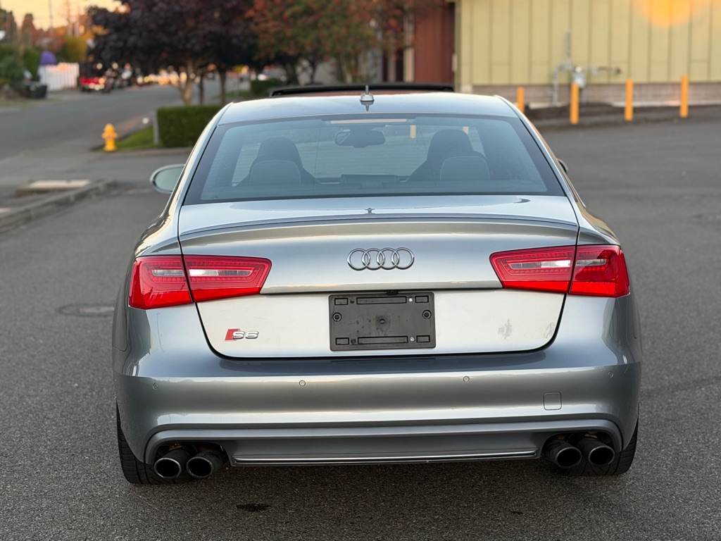 Photo 4 of this AUDI S6