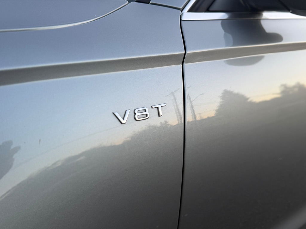 Photo 19 of this AUDI S6