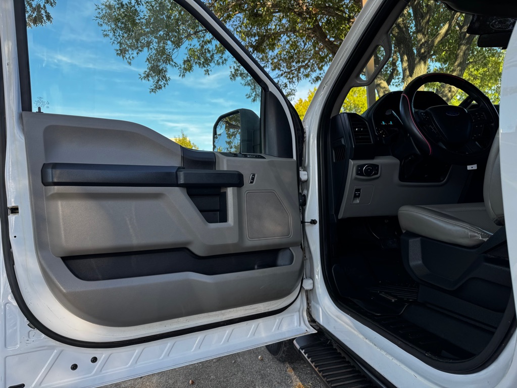 Photo 5 of this FORD F150