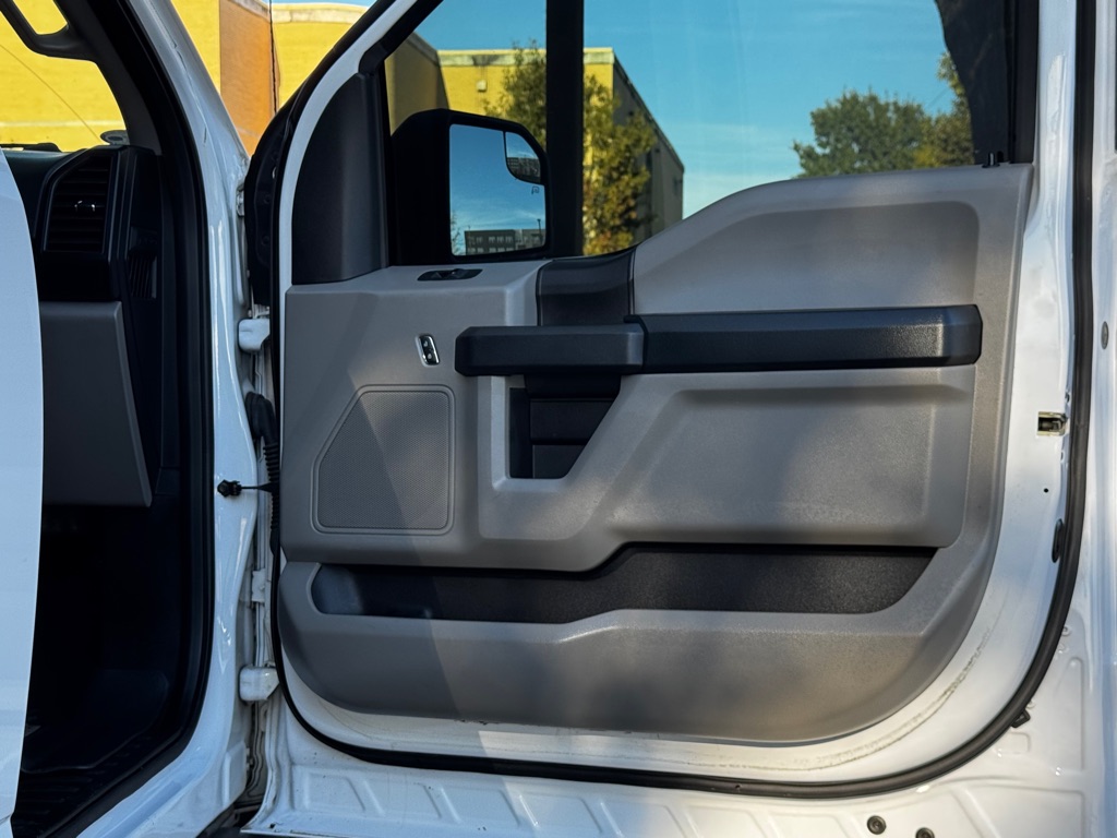 Photo 25 of this FORD F150