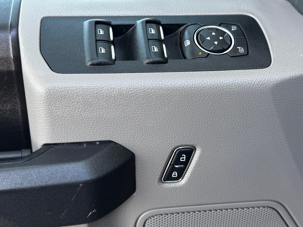 Photo 6 of this FORD F150