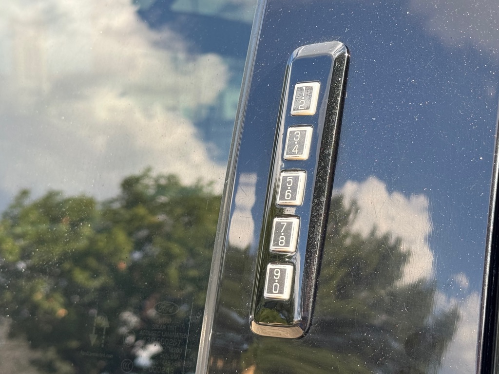 Photo 30 of this FORD F-150