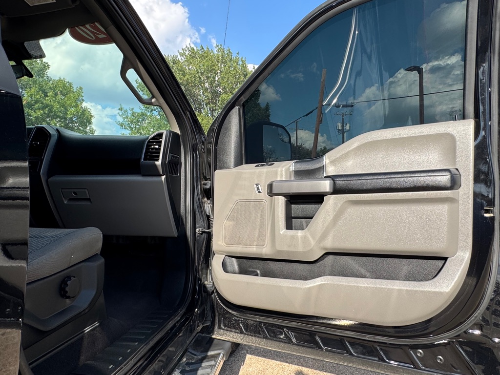 Photo 26 of this FORD F-150