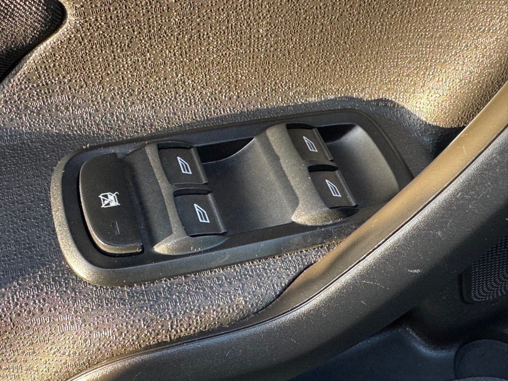 Photo 6 of this FORD FIESTA