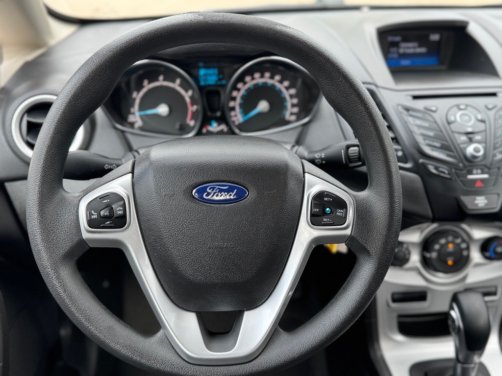 Photo 9 of this FORD FIESTA